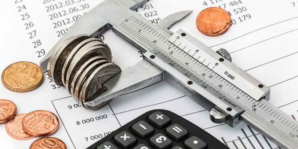 Simple Tips on How to be a smart spender and save money! 6 Blog 1 Be smart to cut down on your day to day spending